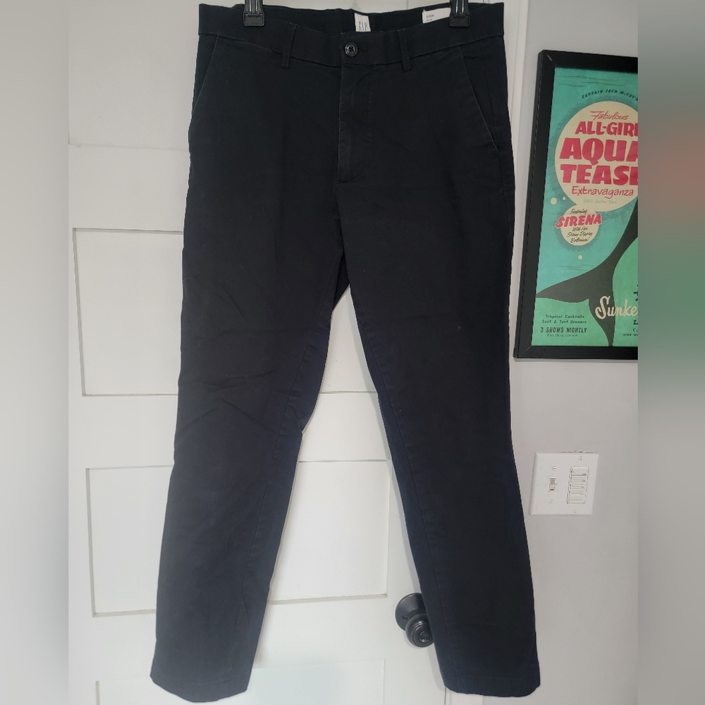 GAP 31 X 30 Slim Chinos